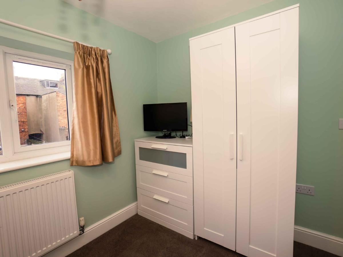 Pass The Keys Newly Renovated 2 Bedroom Apartment And Free Parking Scarborough Eksteriør billede
